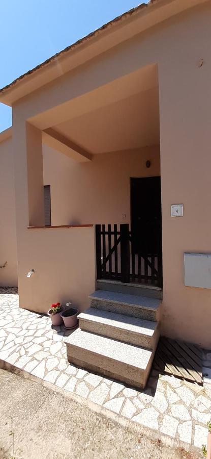 Casa Vacanza Costa Rossa Vista Mare Trinità dʼAgultu Exterior foto